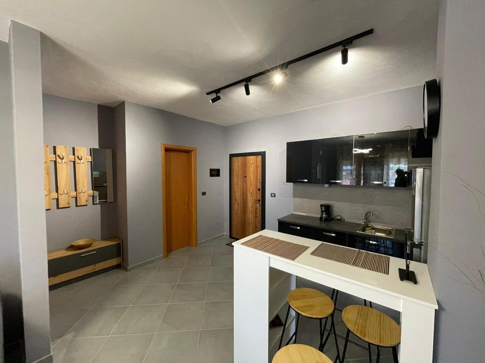 Seaview New Cozy Front Apartment Durres